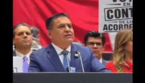 Alex Domínguez acusa persecución política y defensa selectiva desde el oficialismo